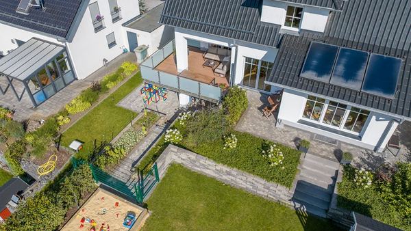 Drohnen-Luftaufnahme: Fassade und Gerüst im Sauerland – freiwerk