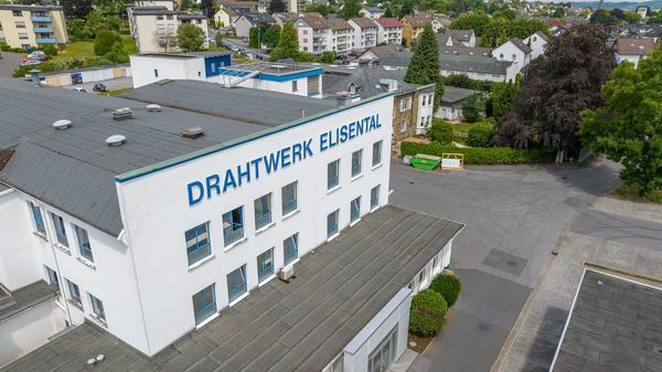 Drohnen-Luftaufnahme: Industrieanlage im Sauerland – freiwerk