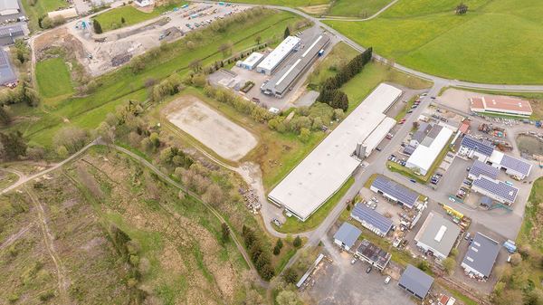 Drohnen-Luftaufnahme: Produktionsstandort im Sauerland – freiwerk