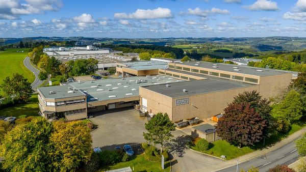 Drohnen-Luftaufnahme: Betriebsgelände im Sauerland – freiwerk