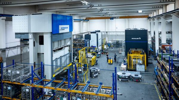 Drohnen-Luftaufnahme: Werksgelände im Sauerland – freiwerk