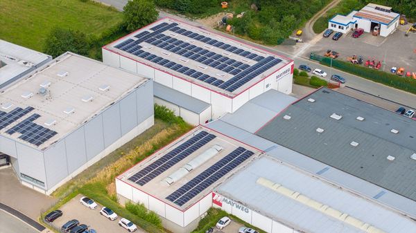 Drohnen-Luftaufnahme: Betriebsgelände im Sauerland – freiwerk