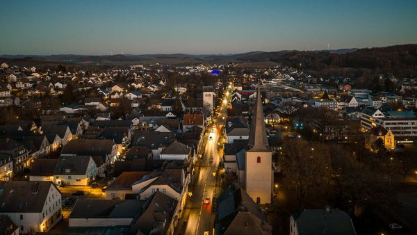 Drohnen-Luftaufnahme: See und Umgebung im Sauerland – freiwerk