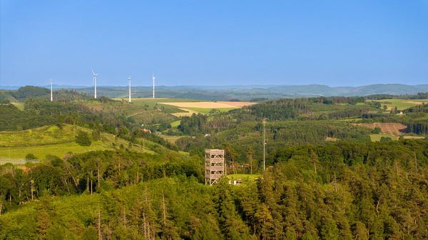 Drohnen-Luftaufnahme: See und Umgebung im Sauerland – freiwerk